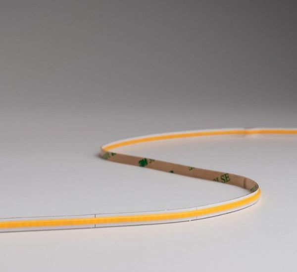 Світлодіодна стрічка Kloodi KDCOB-384-6W-3K-24V потужністю Wтемпература кольору — 3000K. У наборі 5шт.